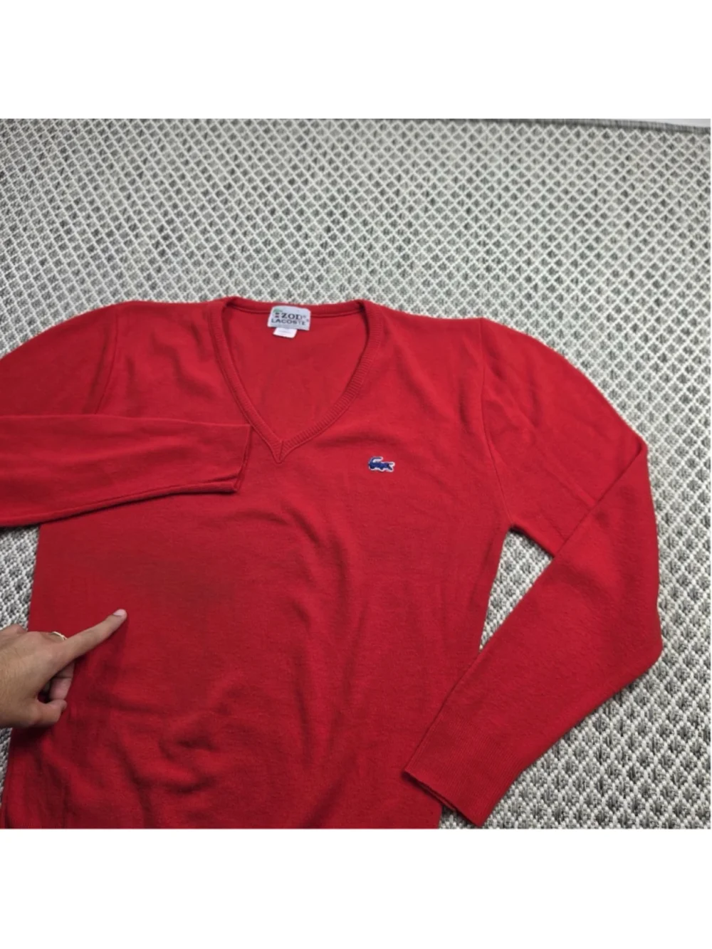 Vintage IZOD Lacoste 100% Cashmere Sweater Red V Neck Crocodile Logo Preppy